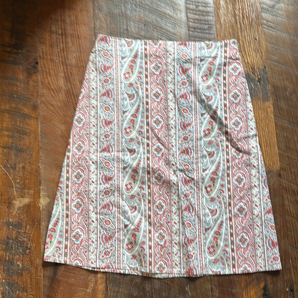 Vintage knee skirt.
